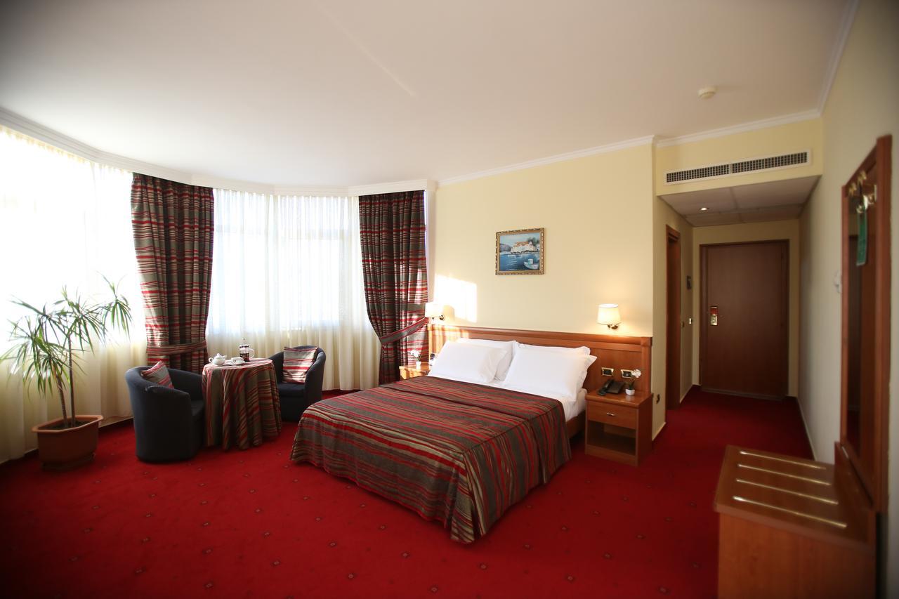 Hotel Continental Vorë Zewnętrze zdjęcie