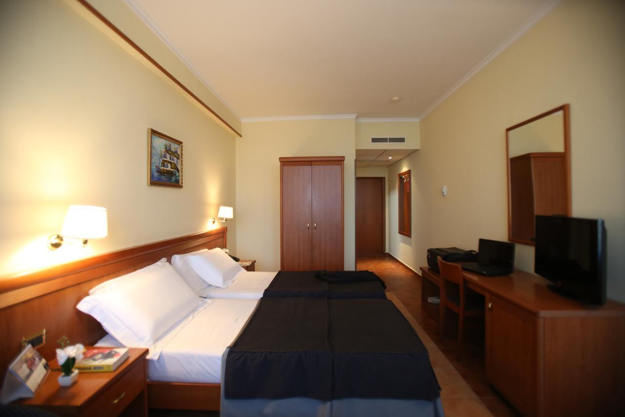Hotel Continental Vorë Zewnętrze zdjęcie