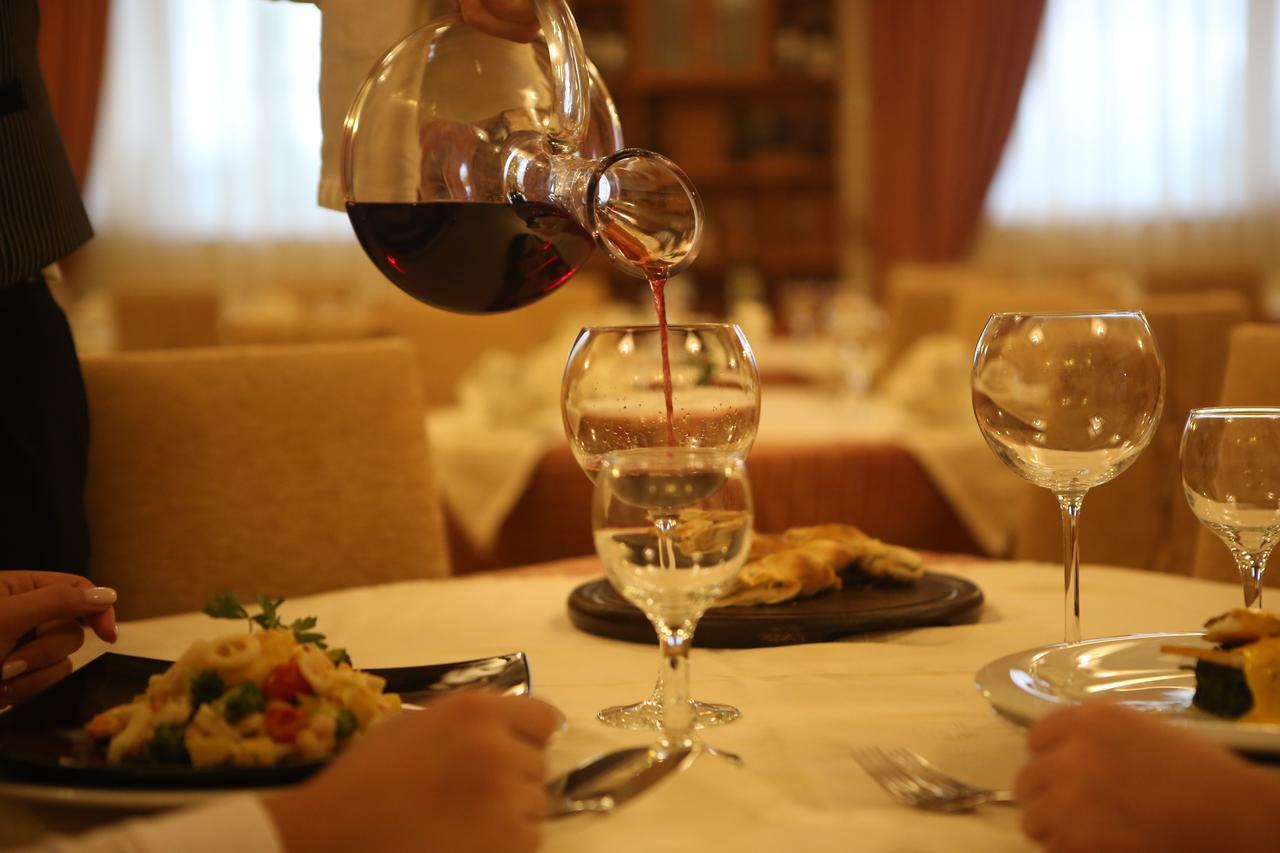 Hotel Continental Vorë Zewnętrze zdjęcie