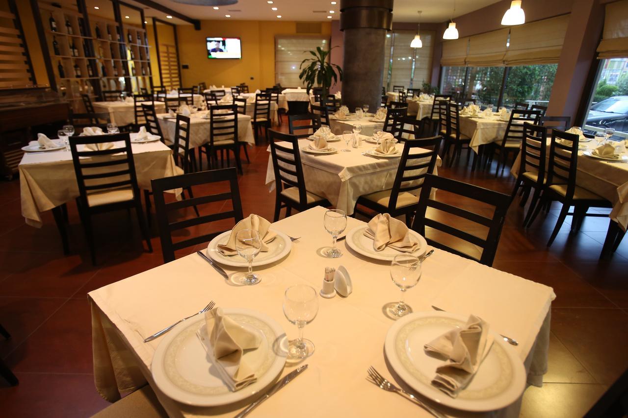 Hotel Continental Vorë Zewnętrze zdjęcie